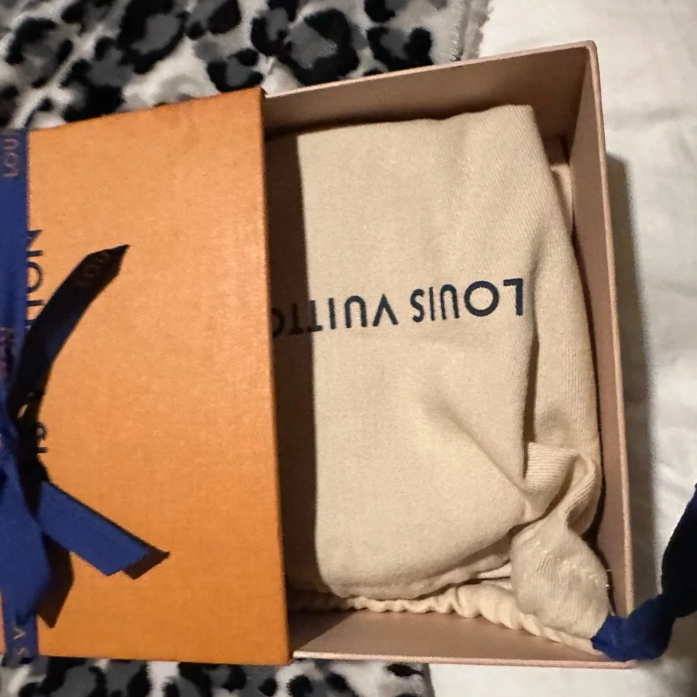 LV glasses - Picture 3 of 3